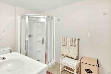 Nestled in one of Larchmont's most private and distinctive - photo 26