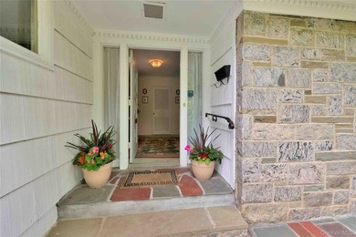 Nestled in one of Larchmont's most private and distinctive - photo 34