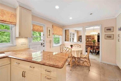Nestled in one of Larchmont's most private and distinctive - photo 36