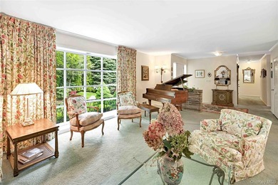 Nestled in one of Larchmont's most private and distinctive - photo 38