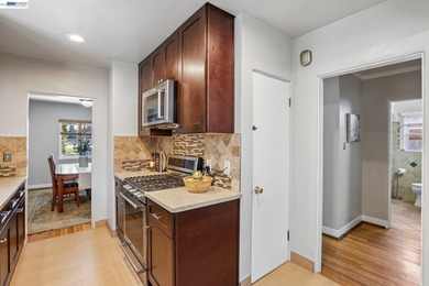 Rarely available park-front opportunity! Ideally situated - photo 16