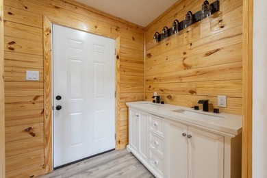 HUGE $75,000 REDUCTION!!! DISCOVER THE ULTIMATE SETUP FOR LIVING - photo 17