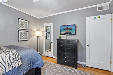 Rarely available park-front opportunity! Ideally situated - photo 20