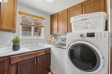 Rarely available park-front opportunity! Ideally situated - photo 25