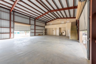 HUGE $75,000 REDUCTION!!! DISCOVER THE ULTIMATE SETUP FOR LIVING - photo 27