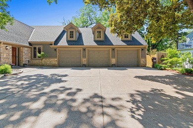Situated on over an acre of land with views of the Mississippi - photo 4