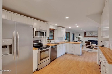 Welcome to year-round lake living on Great Sacandaga in this - photo 15