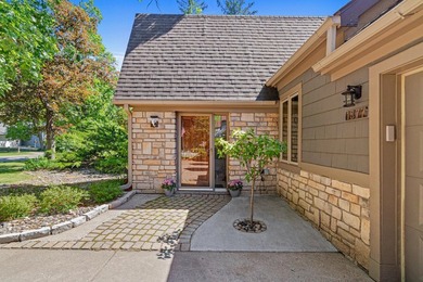 Situated on over an acre of land with views of the Mississippi - photo 5