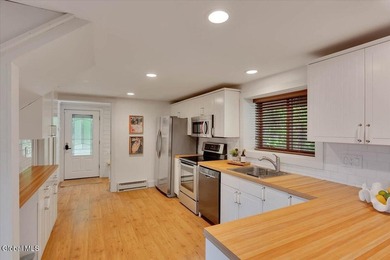 Welcome to year-round lake living on Great Sacandaga in this - photo 16