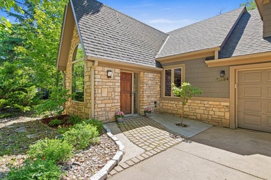 Situated on over an acre of land with views of the Mississippi - photo 6