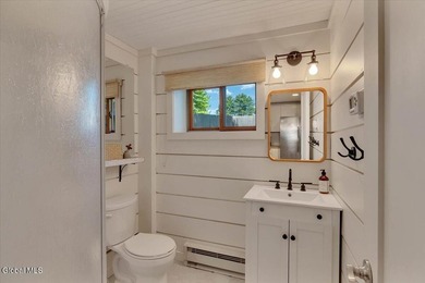 Welcome to year-round lake living on Great Sacandaga in this - photo 20