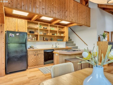 Escape to this treehouse-like retreat tucked safely high on a - photo 14
