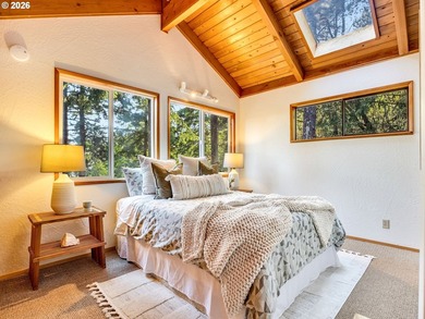 Escape to this treehouse-like retreat tucked safely high on a - photo 17