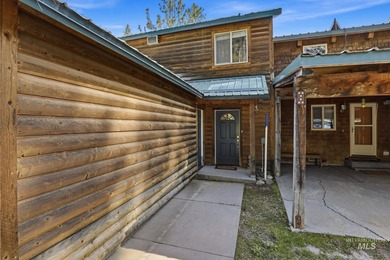 Quaint, adorable, furnished townhouse with attached garage. This - photo 3