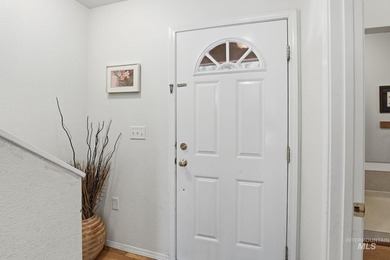 Quaint, adorable, furnished townhouse with attached garage. This - photo 4