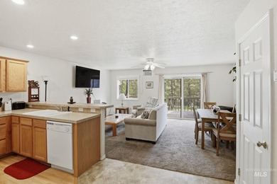 Quaint, adorable, furnished townhouse with attached garage. This - photo 5