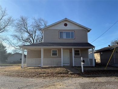 (private lake, pond, creek) Home For Sale in Millstadt Illinois