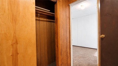 Cute as a button! Move-in ready. This 2/3 bedroom home in the - photo 19