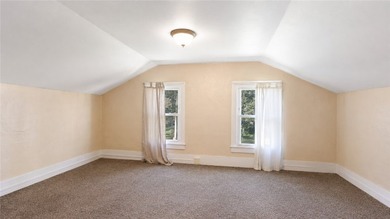 Cute as a button! Move-in ready. This 2/3 bedroom home in the - photo 22