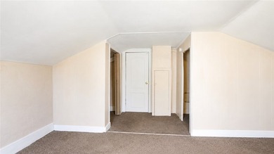 Cute as a button! Move-in ready. This 2/3 bedroom home in the - photo 23