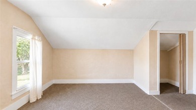 Cute as a button! Move-in ready. This 2/3 bedroom home in the - photo 25