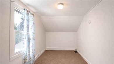 Cute as a button! Move-in ready. This 2/3 bedroom home in the - photo 26