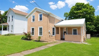 Cute as a button! Move-in ready. This 2/3 bedroom home in the - photo 28