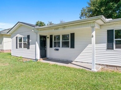 Step into easy, comfortable living in this freshly refreshed - photo 32