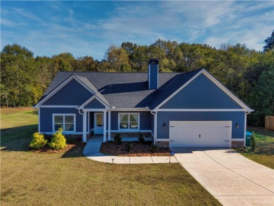 Lake Home For Sale in Hartwell, Georgia