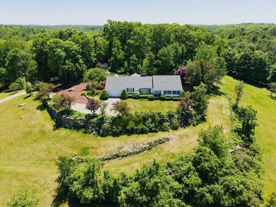 Welcome home to this stunning custom Ranch, featuring a barn - photo 2