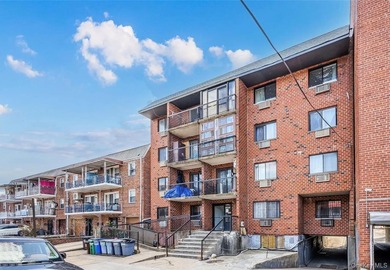 Newly renovated 1-bedroom condo with a spacious living room and - photo 1