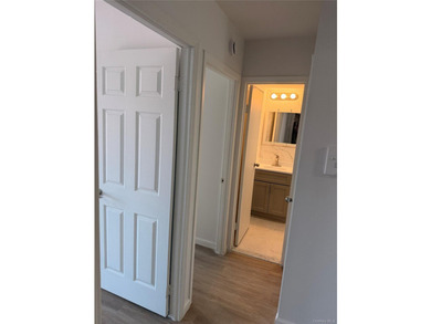 Newly renovated 1-bedroom condo with a spacious living room and - photo 6