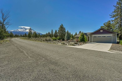 Enjoy the beauty of Northern California in this well-maintained - photo 2