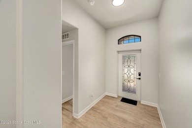 Beautiful 2017 concrete block home with attractive stucco and - photo 4