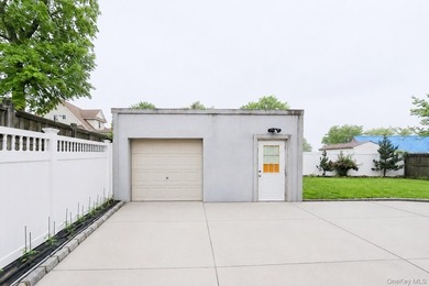 LOCATION LOCATION LOCATION !!!!! PROPERTY located at RIGHT BY - photo 29