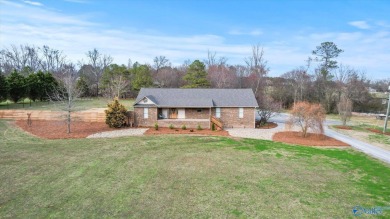 Lake Home For Sale in Guntersville, Alabama