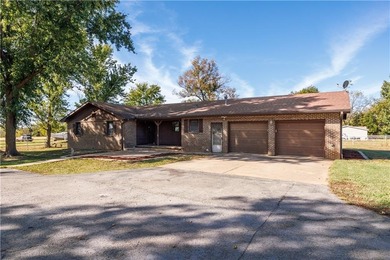 (private lake, pond, creek) Home Sale Pending in Fredonia Kansas