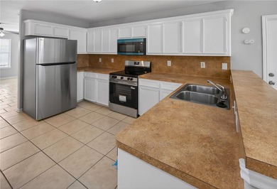 Come and meet your lovely new home! Remodeled and move-in ready - photo 11