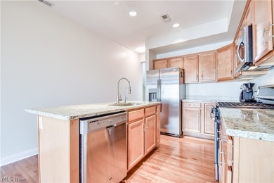 Welcome to this beautiful two-bedroom, two-and-a-half-bath - photo 11