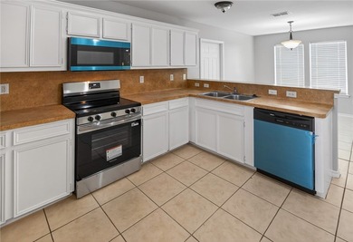 Come and meet your lovely new home! Remodeled and move-in ready - photo 12
