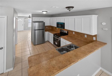 Come and meet your lovely new home! Remodeled and move-in ready - photo 13