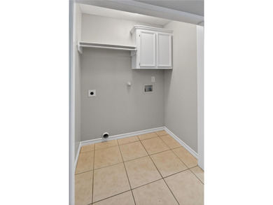 Come and meet your lovely new home! Remodeled and move-in ready - photo 14
