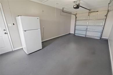 Come and meet your lovely new home! Remodeled and move-in ready - photo 17