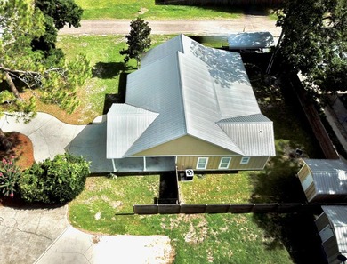 Welcome to this charming and spacious home in the heart of - photo 17