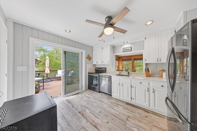Lakeside Beauty in Highland Lakes. This beautiful lake-style - photo 13