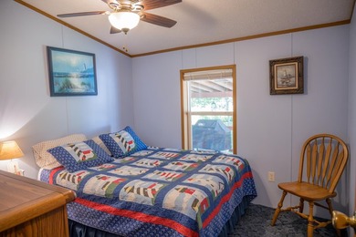 Lake living for an affordable price! This 14x80 Holly Park Home - photo 16