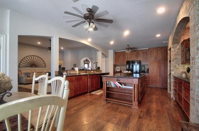 5.92 Acres with large custom home, in-ground pool, guest house - photo 17