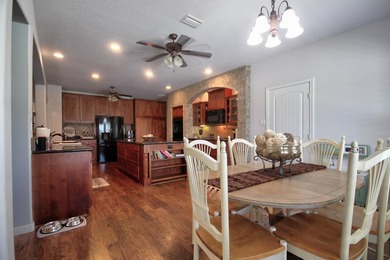 5.92 Acres with large custom home, in-ground pool, guest house - photo 18