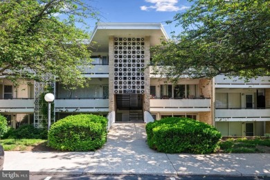 Lake Condo For Sale in Bethesda, Maryland