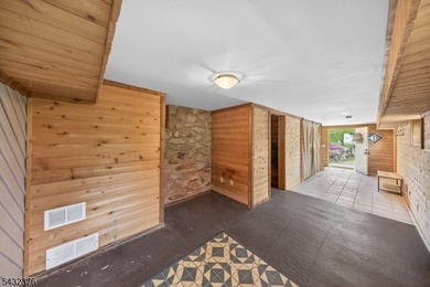 Lakeside Beauty in Highland Lakes. This beautiful lake-style - photo 24